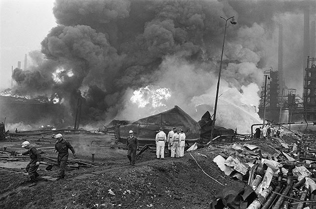 Brand bij Shell in Botlekgebied, 20 januari 1968
